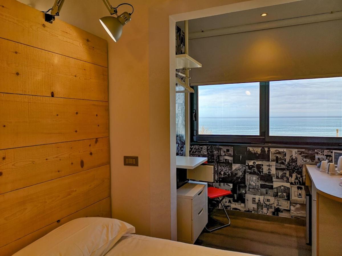 Hotel Perla Riccione Buitenkant foto