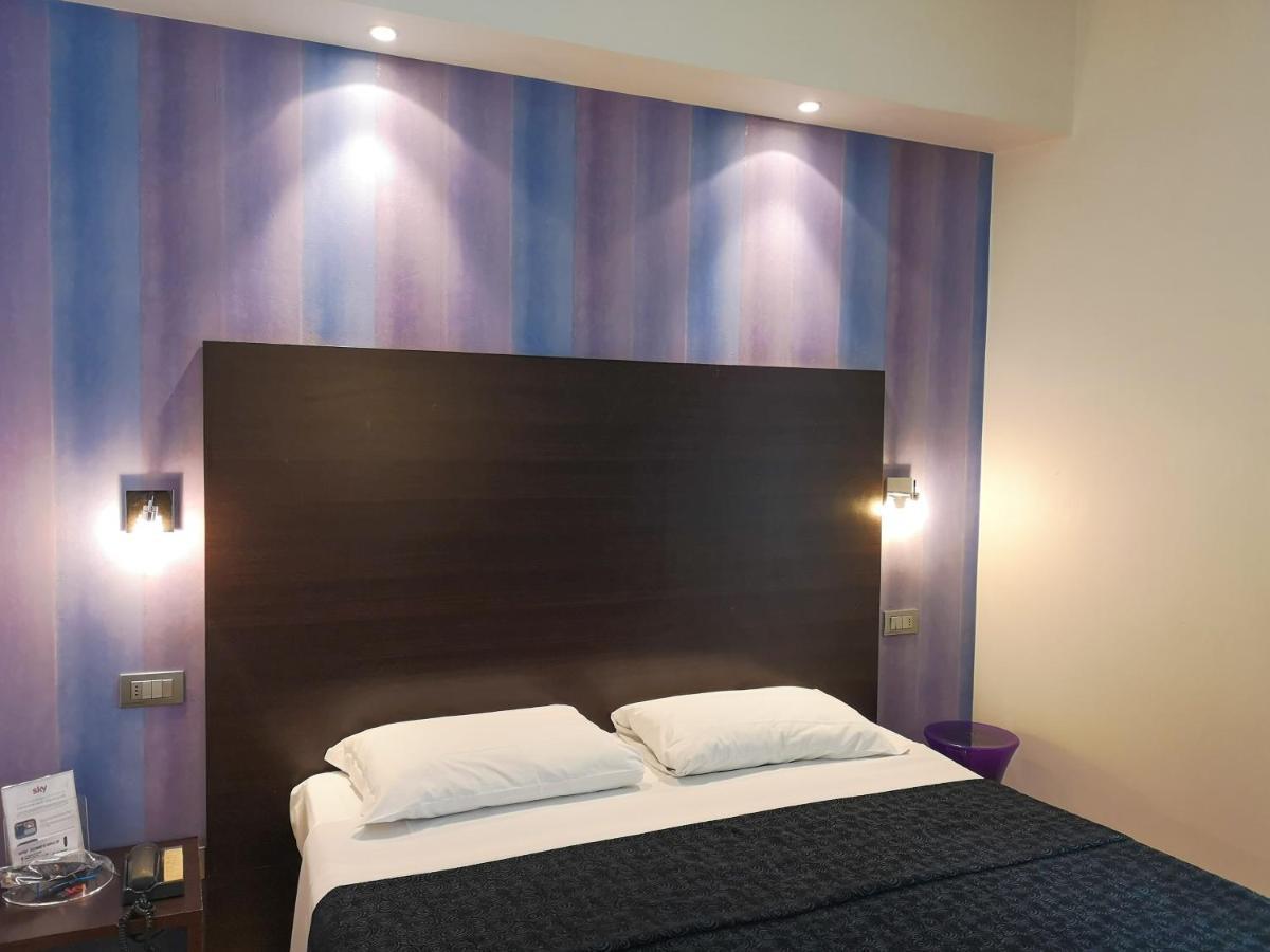 Hotel Perla Riccione Buitenkant foto