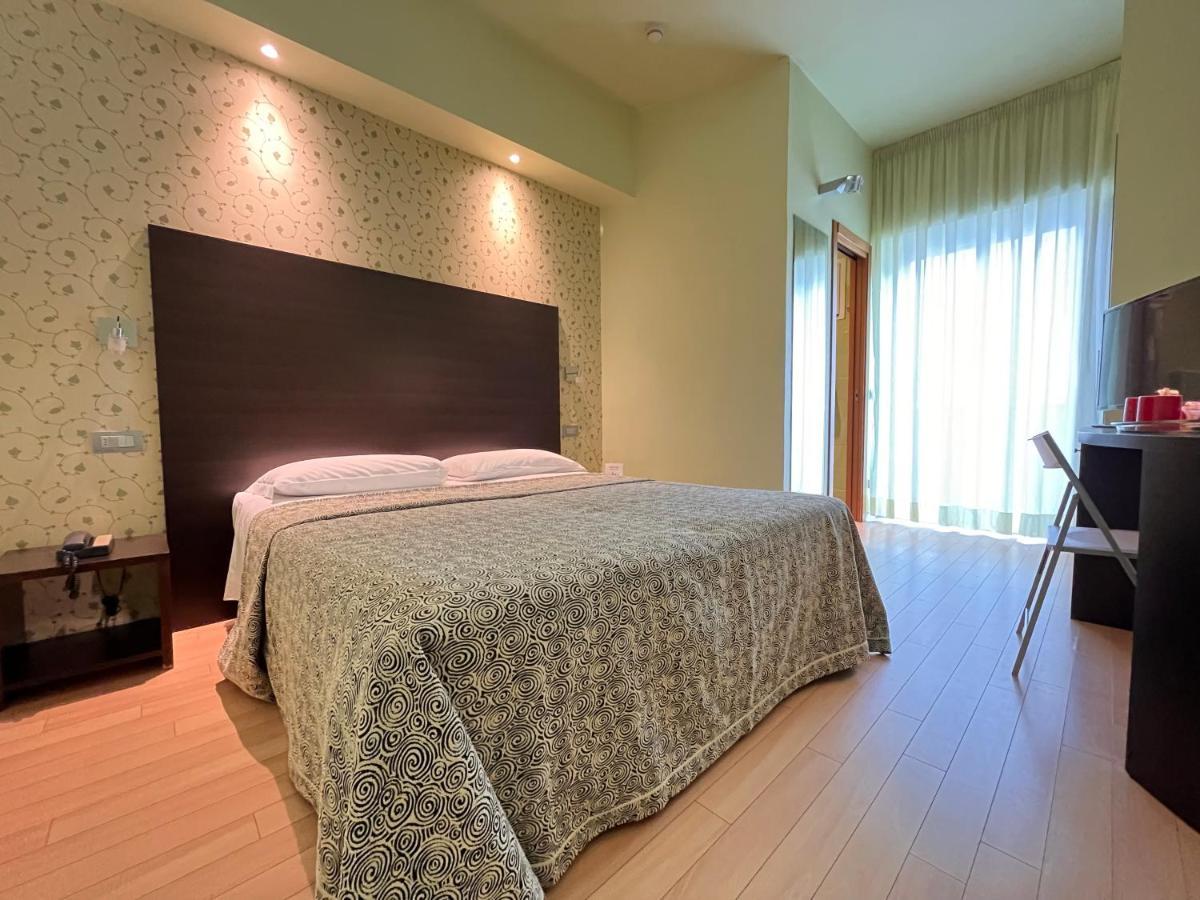 Hotel Perla Riccione Buitenkant foto
