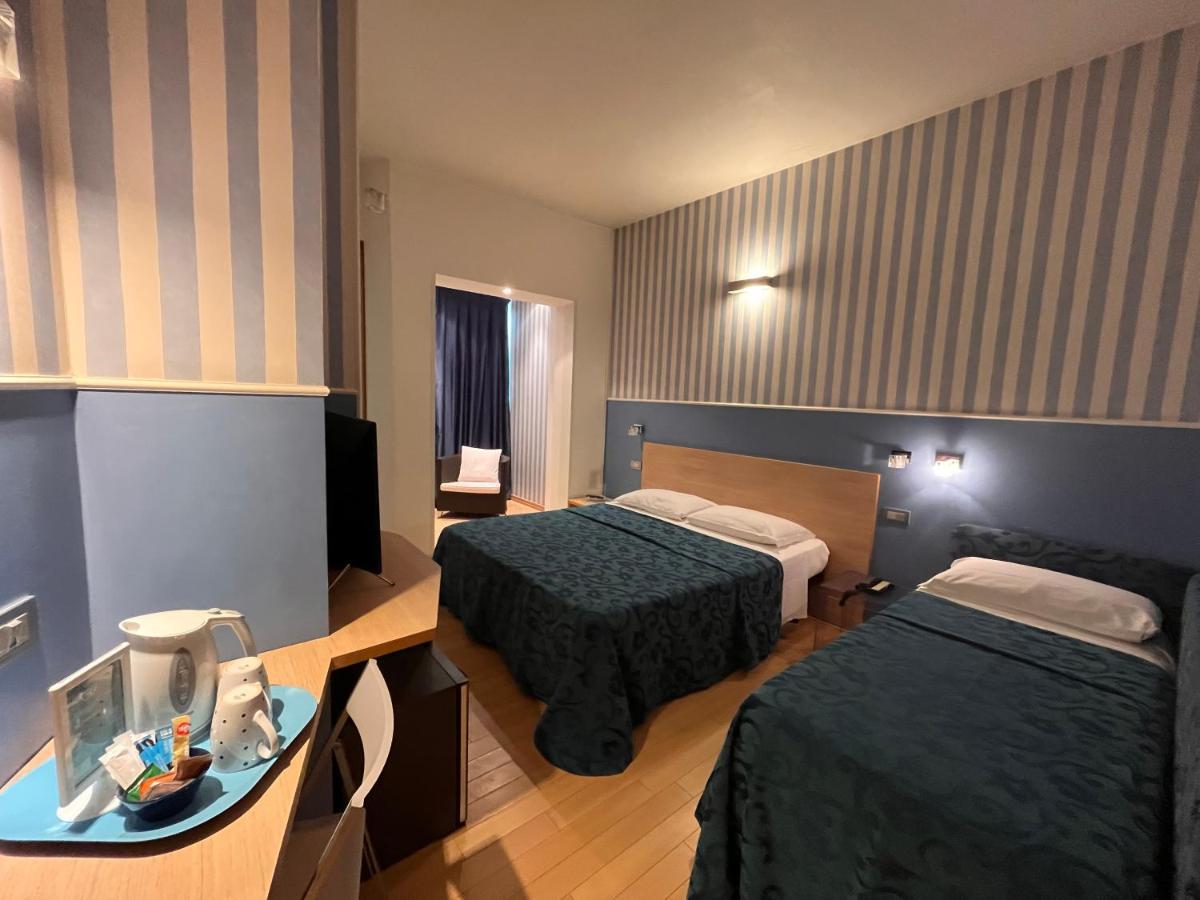 Hotel Perla Riccione Buitenkant foto